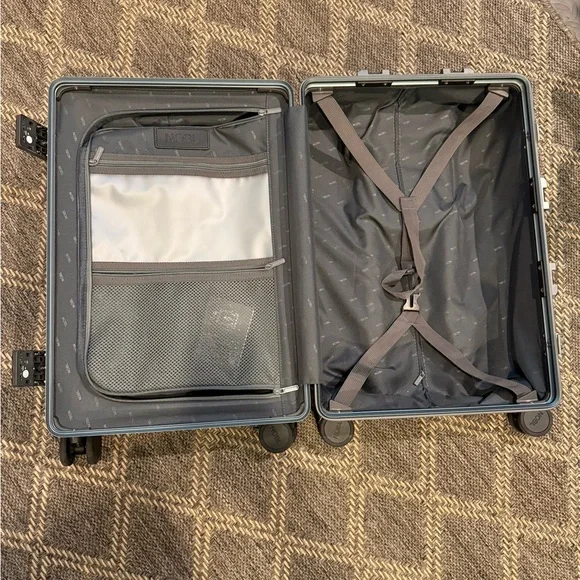 Nobl Elegant Green Rolling Technical Suitcase - Picture 11 of 11